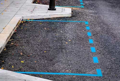 На столичных дорогах появится больше синей разметки