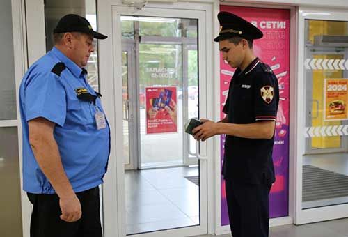 В Белгородской области росгвардейцы в рамках оперативно-профилактического мероприятия «Охранник» проверили свыше 200 образовательных объектов