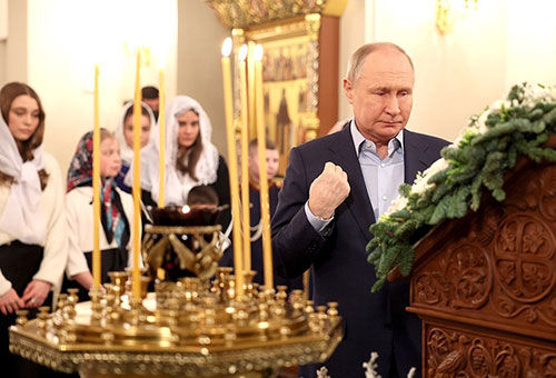 Владимир Путин поздравил православных христиан, всех граждан России, празднующих Рождество Христово.