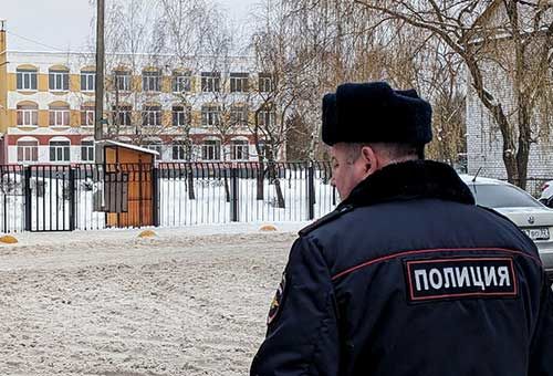 После стрельбы в брянской школе задержали директора ЧОО и сотрудницу охраны