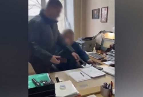 В Троицке задержан заместитель начальника по административно-хозяйственной работе аграрного университета, обвиняемый в получении взятки