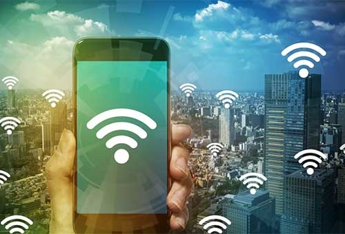 Поймать на сигнал: как распознать мошеннические точки Wi-Fi в аэропортах и кафе
